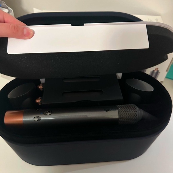 Dyson Airwrap - Picture 3 of 3